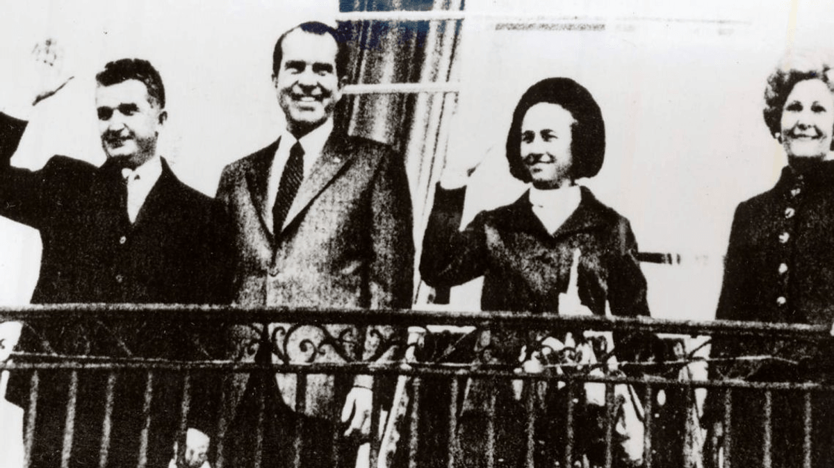 Ceaușescu la balcon