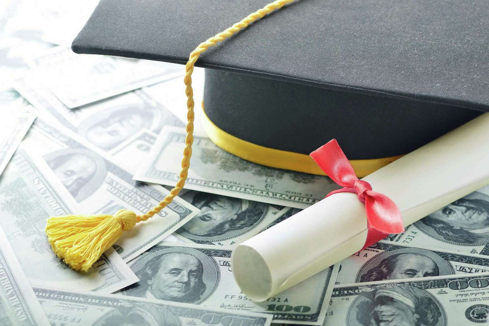 Psihologia banilor: O explorare a relației noastre emoționale cu resursele materiale
