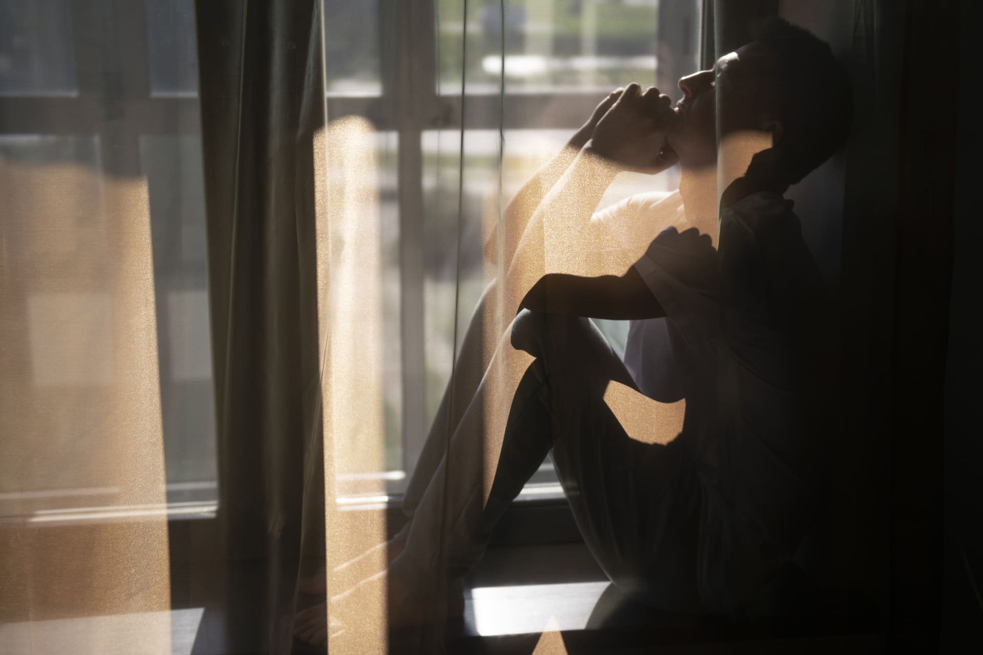 Tăcerea care vindecă: solitudinea ca reîntoarcere la adevăr